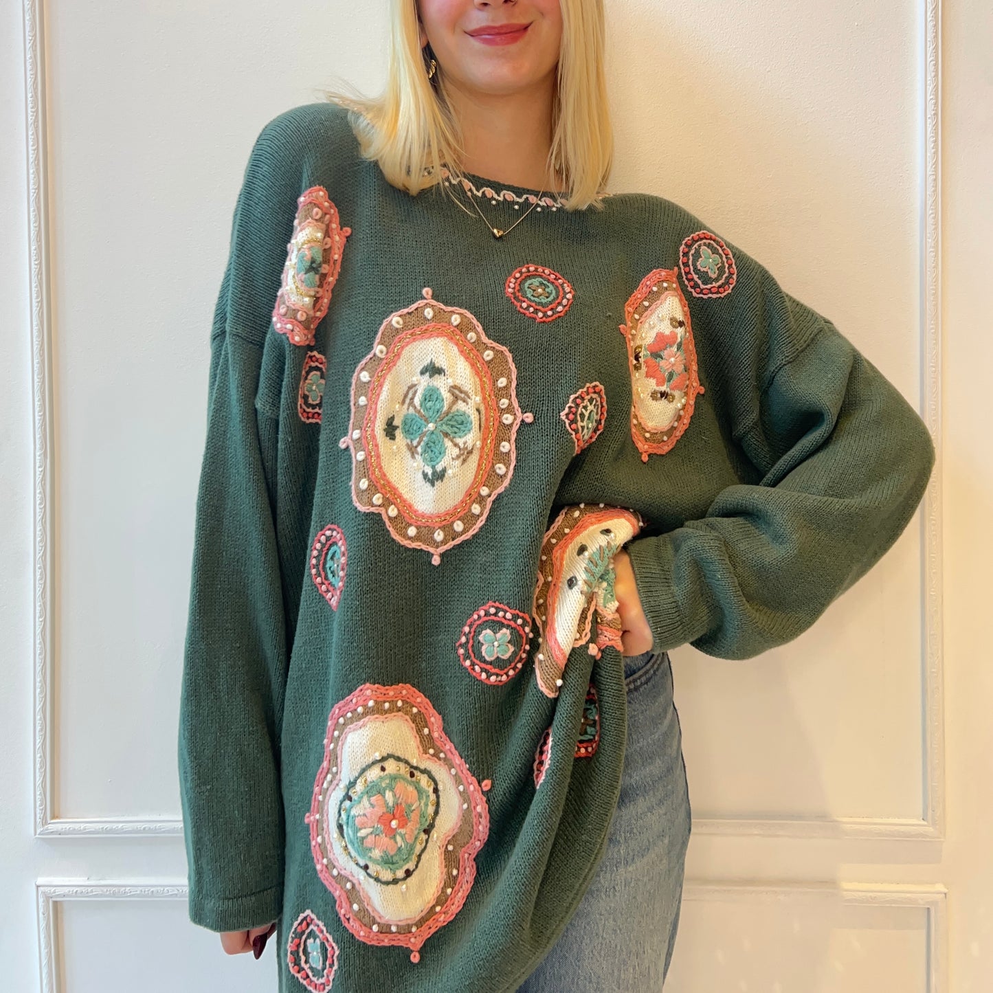 Picture Frame/Doily Green Sweater 90s
